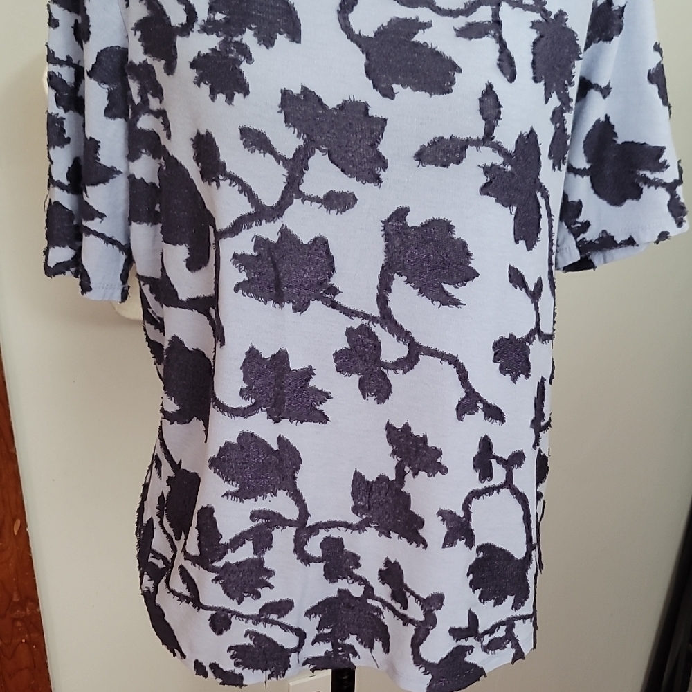 LOFT Short Sleeve Top Light Blue  Navy Floral - Picture 6 of 10